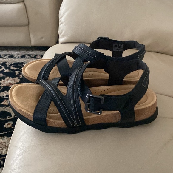 Clark’s Adjustable Leather Ultimate Comfort Sandals Black 9M - Picture 3 of 9